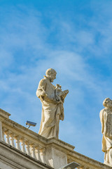 Fototapeta na wymiar Statue from Saint P?eter square in Vatican