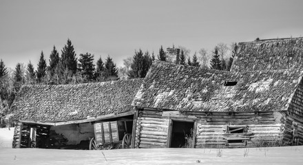 old prairie log home