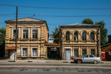 Fototapeta na wymiar Old historical two-storied merchant houses in Samara