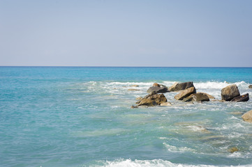 Fototapeta na wymiar Seascape. The coast of the Ligurian Sea, with turquoise water.