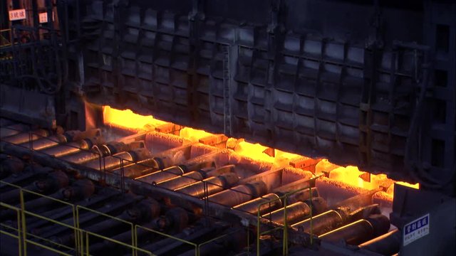Conveyor line of a metal rolling mill