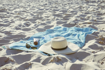 Fototapeta na wymiar beach background with hat and towel