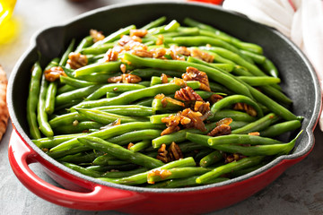 Green beans with caramelized pecans