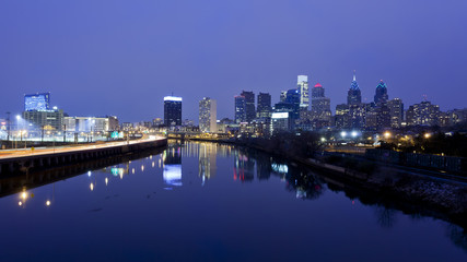 Fototapeta na wymiar Philadelphia Skyline Over River