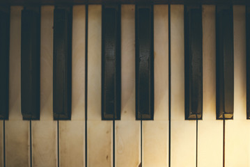 Naklejka premium Old piano keys