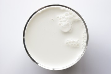 Fototapeta na wymiar top view of glass milk / Glass of Milk From Above / gray tone