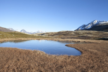 Fototapeta na wymiar Frozen Mountain Lake