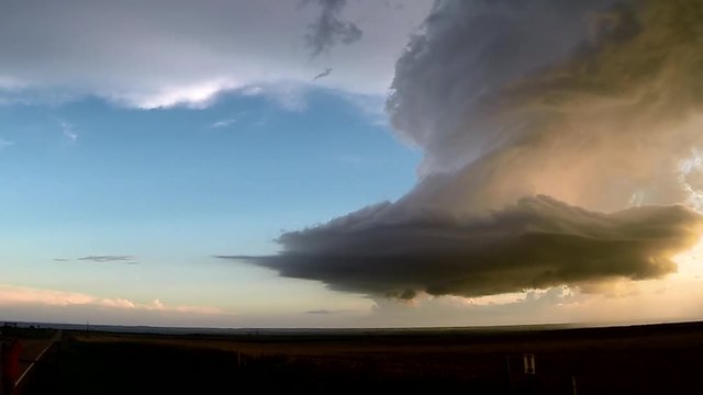 Storm Chase Captures Death of a Supercell