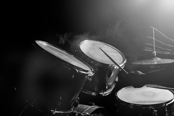 Obraz premium The man is playing drumset