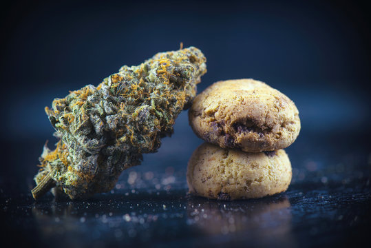 Cannabis nug over infused chocolate chips cookies - medical mari