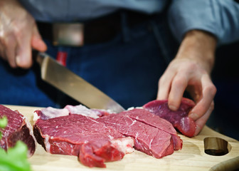 Cook with a piece of the meat