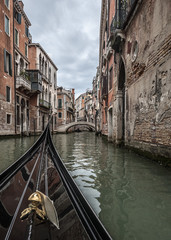 Fototapeta na wymiar Venice-the pearl of the world architecture./The ancient city of Venice is in Italy on the Gulf of Venice. Famous streets - channels , the movement which is possible only by boat .