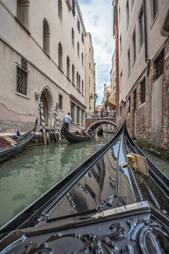 Venice-the pearl of the world architecture/The ancient city of Venice is in Italy on the Gulf of Venice. Famous streets - channels , the movement which is possible only by boat .