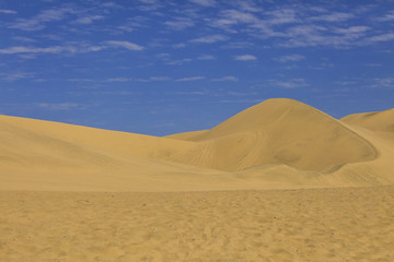 Fototapeta na wymiar Sand dunes in the Atacama desert in Peru