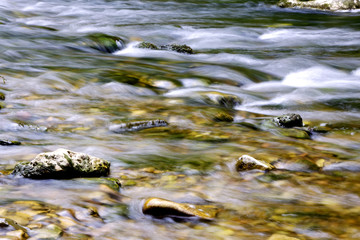fliessendender Bach