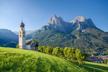 Fototapeta na wymiar Seis am Schlern, Dolomites, South Tyrol, Italy