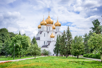 Fototapeta na wymiar Assumption Cathedral, Yaroslavl, Golden ring, Russia