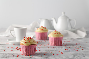 Valentines day coffee cup with cupcakes with hearts