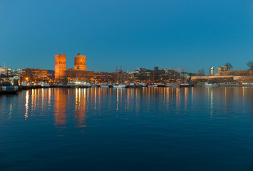 Fototapeta premium Oslo Town Hall in twilight. Lights from Rådhusplassen reflected