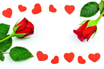 Valentinstag Motiv - Rosen mit roten Herzen vor weißem Hintergrund mit Textfreifeld
