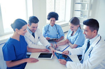 Fototapeta premium group of happy doctors meeting at hospital office