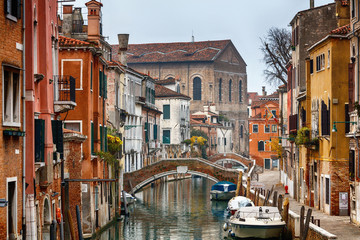 Fototapeta na wymiar Cannaregio canal in Venice