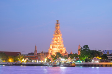 Fototapeta premium Wat arun with vivid twilight sunset sky with long exposure effec