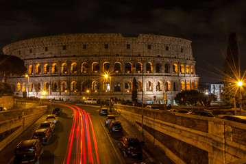 Fototapeta na wymiar Vista notturna del Colosseo 