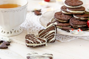 Chocolate sandwich cookies with cream