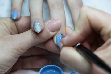 La decorazione delle unghia