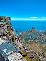 Fototapeta premium Table Mountain view of cableway and Lions Head