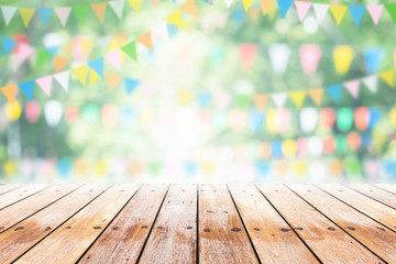 Fototapeta Empty wooden table with party in garden background blurred. obraz