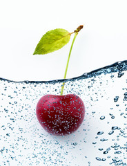 Fototapeta na wymiar Cherry In water