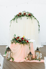 flower composition in the restaurant