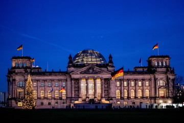 Fototapeta na wymiar Reichstag zu Weihnachten