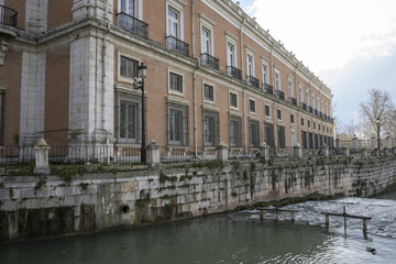 Fototapeta na wymiar Facade of palace in the royal gardens of aranjuez in madrid, spa