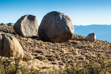 Fototapeta na wymiar Big Boulders at Buttermilk road near Bishop, CA