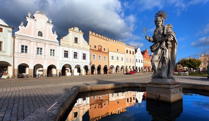 Obraz premium pomnik św. Margaret na placu miejskim Telc lub Teltsch