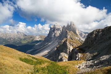 Naklejka premium Geislergruppe or Gruppo delle Odle, Italian Dolomites