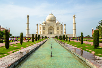 Obraz premium Taj Mahal in Agra, India - one of the UNESCO world heritage sites