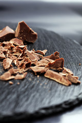 Dark chocolate stack, chips and powder