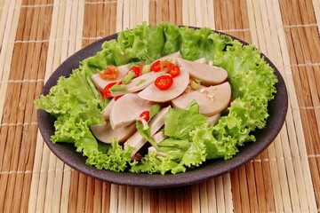 Spicy mixed vegetable salad with sliced Thai white pork sausage