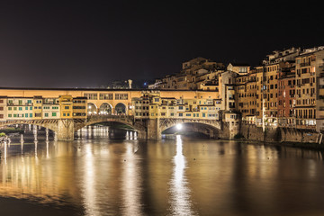 Fototapeta na wymiar Ponte Vecchio at night in Florence, Italy