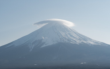 笠雲の冬富士