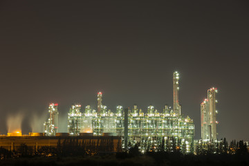 Fototapeta na wymiar Oil refinery industrial plant at night