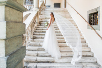 Nat&uuml;rliches romantisches Make-up und Styling f&uuml;r eine Hochzeit