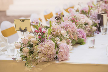 The elegant dinner table.