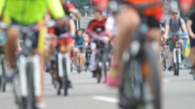 Blurred crowd of a cycling marathon