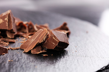 Dark chocolate stack, chips and powder