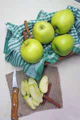 Green apples with cinnamon
